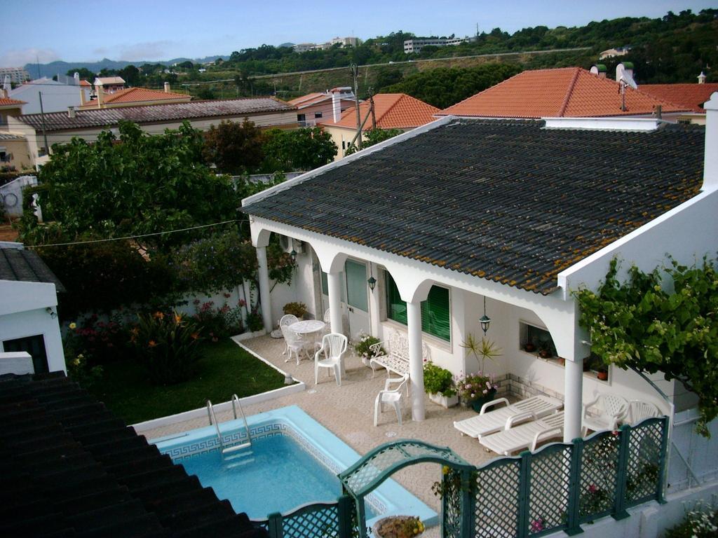 Guest House Toca Dos Grilos Estoril Ruang foto